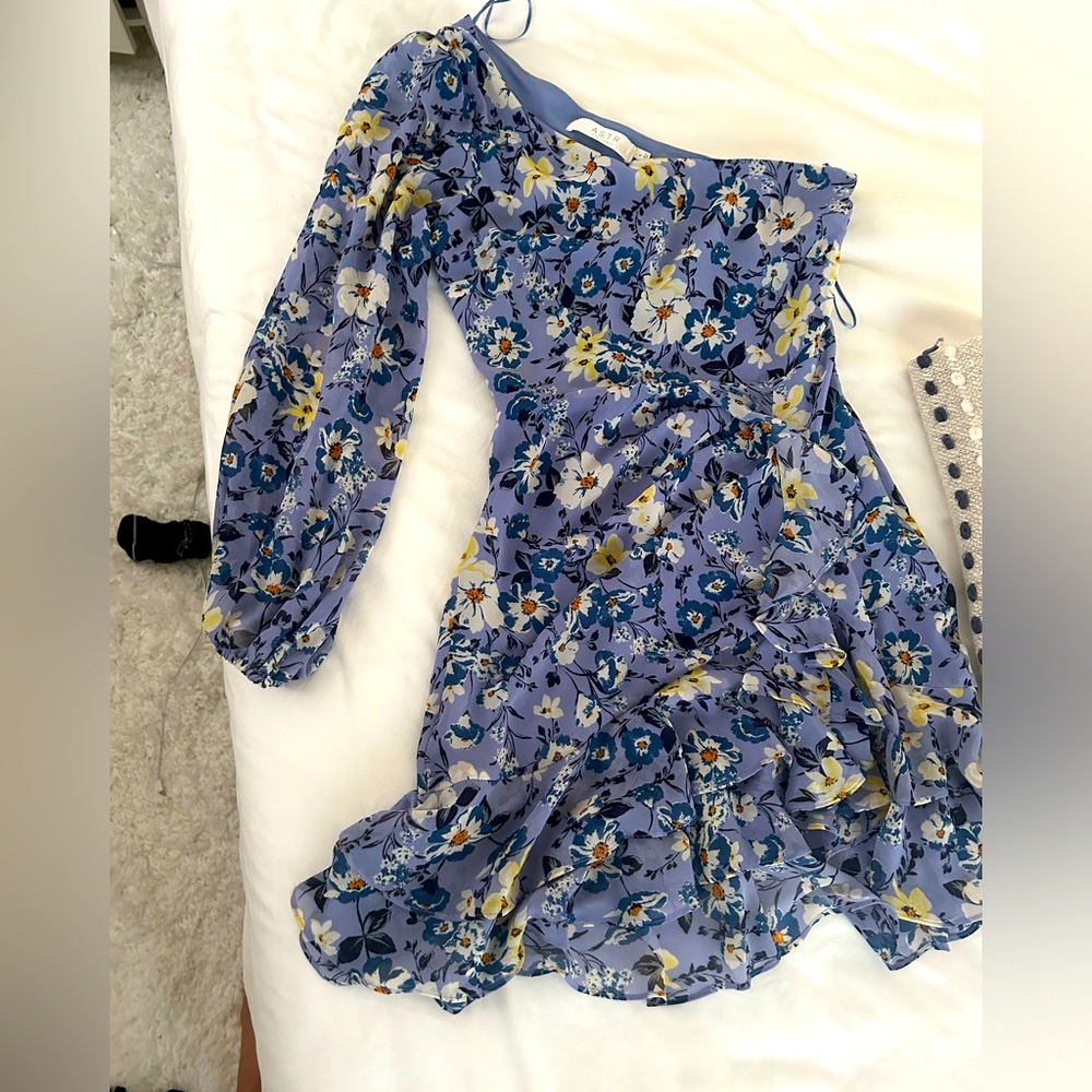 One shoulder blue elegant dress!